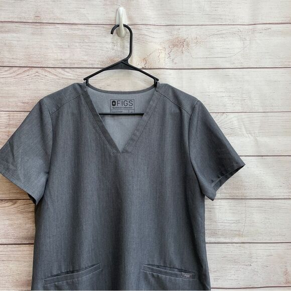 FIGS CASMA SCRUB TOP IN GRAY - Picture 2 of 6